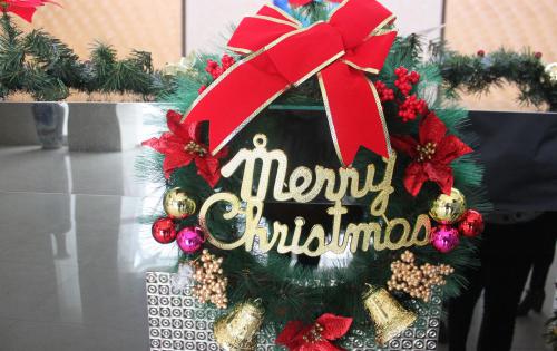 出格的礼 给出格的你——记合肥mg冰球突破欢乐圣诞行