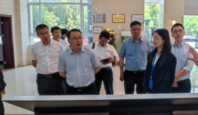 花开廊檐香满园  红色生长井冈山——记井冈山常务副市长辅导一行光临参观领导