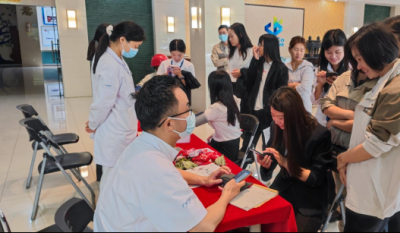 切脉问诊送健全，暖心服务进企业——合肥mg冰球突破携手广瑞医疗发展“健全进企业”义诊活动